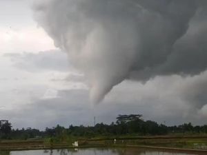 Heboh Gulungan Angin di Banjar, Satu Rumah Rusak Tersapu