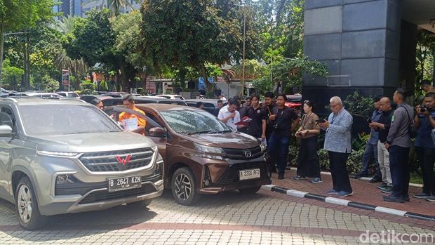 Rekonstruksi kasus Ilham Pradipta, Kacab Bank di Jakarta yang diculik dan dibunuh. Rekonstruksi digelar di Mapolda Metro Jaya, Senin (17/11/2025).