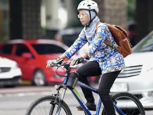 Cerita Ngantor Pakai Sepeda: Semahal Apapun Sepedaku, Aku Dibilang Miskin