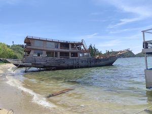 Perairan Labuan Bajo Tercemar Limbah Docking Kapal Wisata