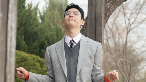 Potret Gemes Lee Je Hoon Jadi Pak Guru di Taxi Driver 3
