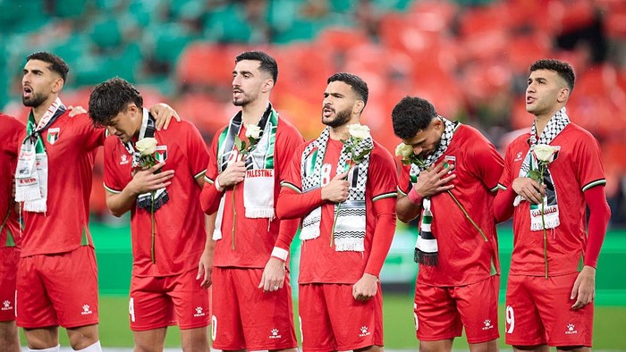 BILBAO, SPAIN - NOVEMBER 15: Players of Palestine sing the national anthem during the International Friendly match between Basque Country and Palestine at San Mames on November 15, 2025, in Bilbao, Spain. (Photo By Ricardo Larreina/Europa Press via Getty Images)