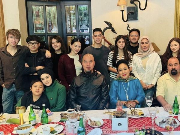 Potret Ahmad Dhani Makan Bersama Pendeta hingga Rekan Politisi