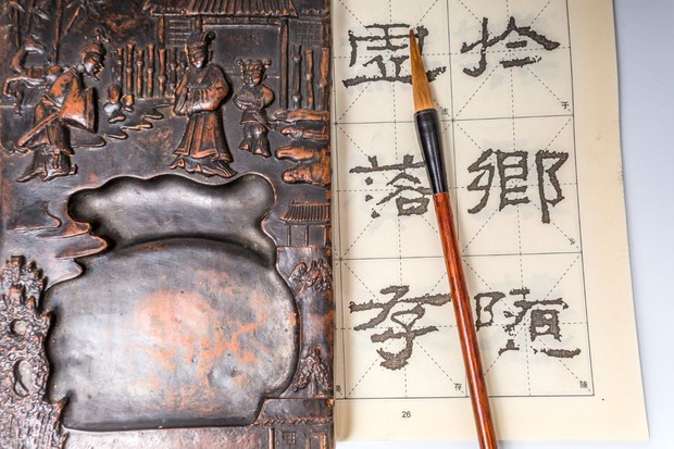 /Foto:F Freepik.com/4045 Museum, peneliti, hingga seniman modern berupaya menghidupkan kembali Nüshu sebagai bagian penting warisan budaya perempuan.