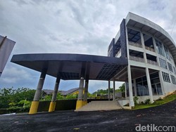 Plafon Gedung IKM Palabuhanratu Sukabumi Ambrol Diterjang Angin