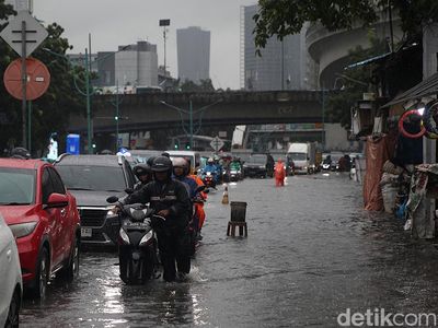 Hujan Guyur Jakarta, Jalan Terusan Rasuna Said Mampang Jaksel Tergenang