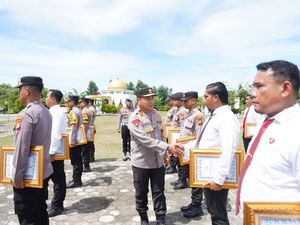 Kapolda Riau Beri Penghargaan Personel Polres Meranti yang Ungkap 30 Kg Sabu