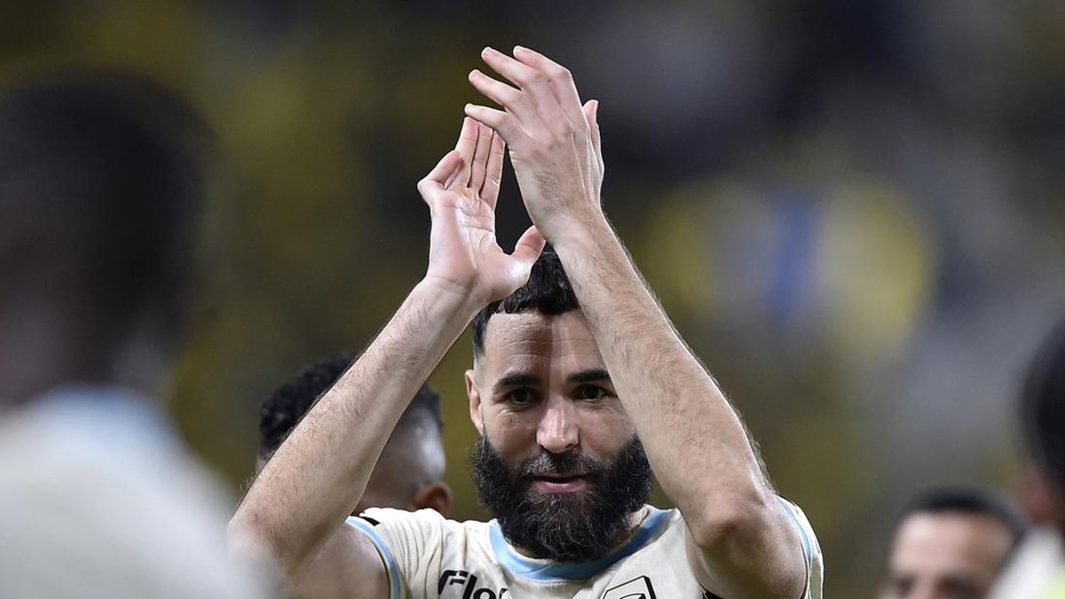 Karim Benzema pensiun paling cepat umur 40 tahun. (REUTERS/Stringer)