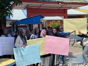 Ortu Siswa SDN 20 Parepare Demo Tolak Kepsek Mundur Usai Cekcok dengan Guru