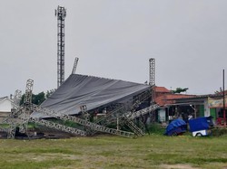 Panggung untuk HUT Desa Cilebut Barat Bogor Roboh Akibat Angin Kencang