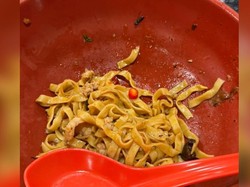 Temukan Serangga di Mie, Pelanggan Ini Kesal dengan Sikap Staf Gerai