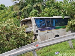 Video Kecelakaan Maut di Tol Cipali: 5 Orang Tewas, Puluhan Luka-luka