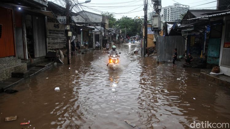Normalisasi Kali Krukut 1,3 KM: Strategi DKI Hentikan Banjir Kronis Kemang