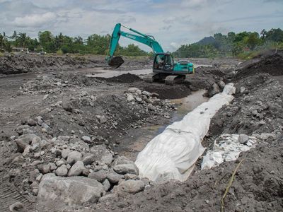 Tanggul Darurat Dibangun untuk Cegah Banjir Lahar Semeru di Lumajang
