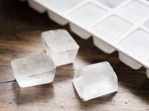 Cara Membedakan Es Batu dari Air Matang dan Air Mentah, Jernih atau Keruh?