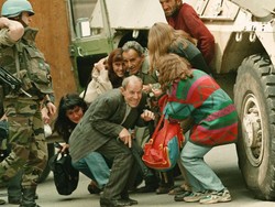 Turis Dituduh Bayar Miliaran untuk Lihat Sipil Ditembaki Saat Perang Bosnia