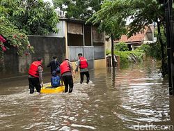 Pondok Karya Jaksel Banjir 80 Cm, Warga Diantar Pakai Perahu Karet