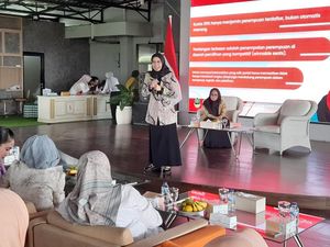 Ineu Ajak Perempuan Muda Berani Masuk Dunia Politik