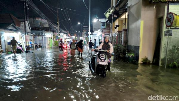 Kota Sidoarjo Tergenang Banjir Usai Diguyur Hujan Lebat
