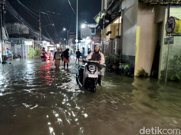 Kota Sidoarjo Tergenang Banjir Usai Diguyur Hujan Lebat