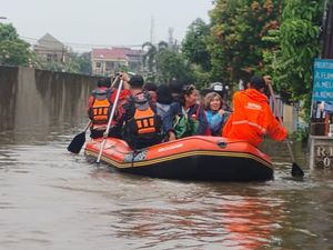 Longsor dan Banjir Landa Tangsel Usai Hujan Deras