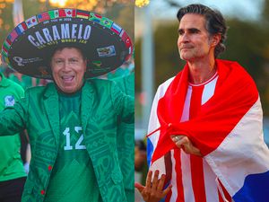 Begini Gaya Suporter Meksiko dan Paraguay Jelang Kickoff di Alamodome