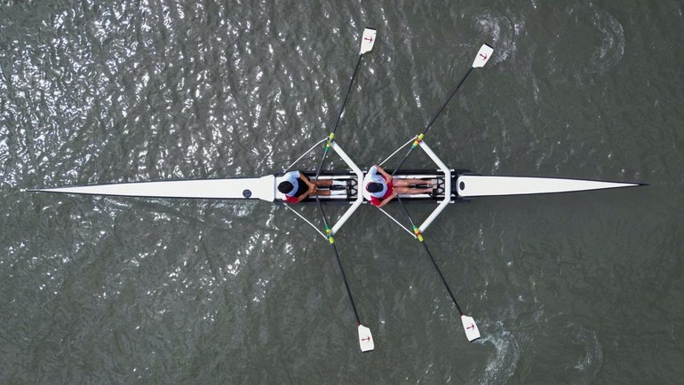 Odilon, yang berasal dari Klub Regatas Aldo Luz di Florianópolis, tidak tampil sendirian pada kompetisi internasional tersebut. Ia berlaga bersama sang cucu, Diogo, melanjutkan tradisi panjang keluarga yang telah mencintai olahraga dayung selama beberapa generasi. REUTERS/Diego Vara