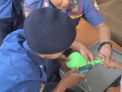 Jari Bocah di Cilegon Nyangkut di Lubang Gagang Gayung, Damkar Turun Tangan