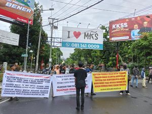 Mahasiswa Makassar-Papua Demo Depan PN Jelang Putusan 4 Terdakwa Makar