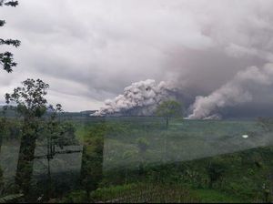 Letusan Dahsyat Gunung Semeru Masih Berlangsung