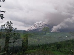 Letusan Dahsyat Gunung Semeru Masih Berlangsung