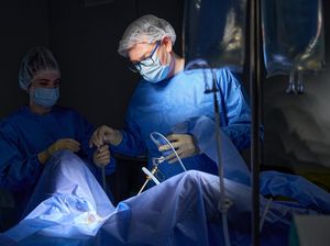 Pria Ini Tak Bisa BAB, Ternyata Ada Cangkir Nyangkut di Anus