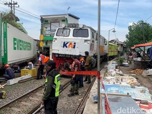 Video: Kondisi Kereta Barang Anjlok di Dekat Stasiun Pasar Turi Surabaya