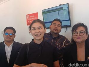Marissa Anita Ungkap Makna Pakai Busana Hitam di Sidang Cerai
