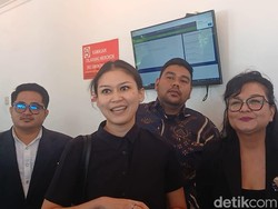 Marissa Anita Ungkap Makna Pakai Busana Hitam di Sidang Cerai