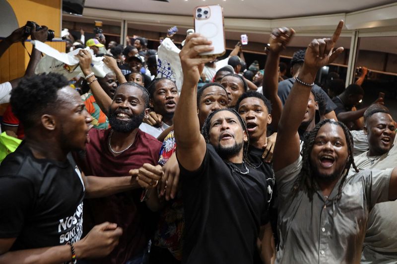 Penantian 52 Tahun, Euforia Warga Haiti Pecah Usai Lolos ke Piala Dunia Fans react after Haiti's win over Nicaragua during a qualifier for the 2026 World Cup, in Port-au-Prince, Haiti, November 18, 2025. REUTERS/Egeder Pq Fildor