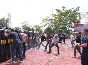 Polres Rohil Simulasi Pengamanan Markas dan Unjuk Rasa, Antisipasi Anarkisme