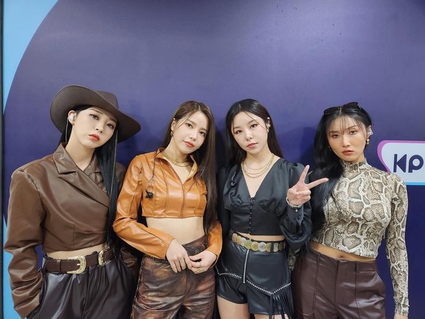 Potret MAMAMOO/ Foto: instagram.com/mamamoo_official MAMAMOO akan melangsungkan comeback musim panas di tahun 2026 mendatang. Hal tersebut telah dikonfirmasi langsung oleh RBW Entertainment selaku agensi pada (12/11).
