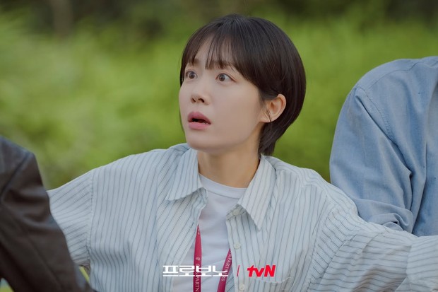 Potret So Ju Yeon dalam drama 'Pro Bono'/ Foto: instagram.com/tvn_drama So Ju Yeon akan memerankan Park Ki Beum dalam drama Pro Bono. Park Ki Beum merupakan pengacara yang bekerja keras untuk memperjuangkan hak klien.