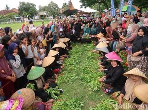 27 Tim Emak-emak di Banyuwangi Adu Cepat Ikat Kangkung