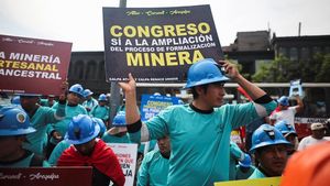 Ratusan Penambang Turun ke Jalan Tuntut Kejelasan Izin Operasi