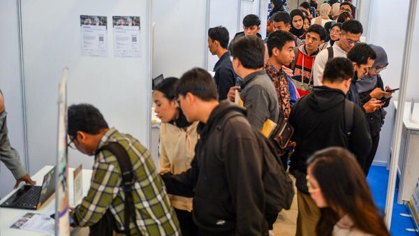 Ribuan Lowongan Dibuka, Job Fair Bandung Diserbu Pencari Kerja