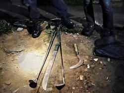 ABG Bogor Diciduk Nongkrong di Rel Pagi-pagi Buta, Celurit-Gobang Disita