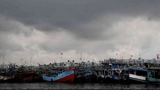 Sejumlah kapal nelayan nan menepi akibat cuaca jelek di Muara Baru, Jakarta. (Detikcom)