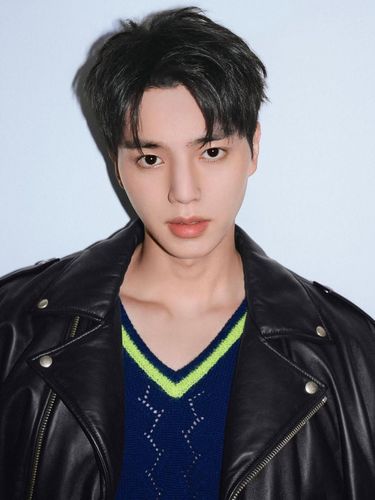 Aktor Korea Song Kang kembali mencetak prestasi baru. Pada Selasa, (18/9/2025), Song Kang diumumkan sebagai brand ambassador baru Loewe.