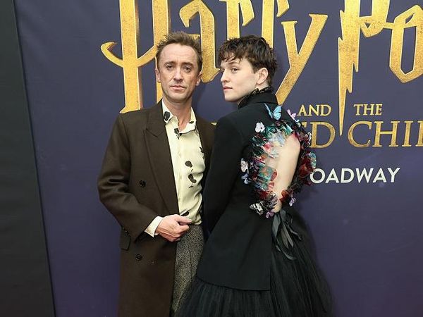 Gaya Pemeran Harry Potter Broadway Jadi Sorotan, Pakai Dress di Karpet Merah