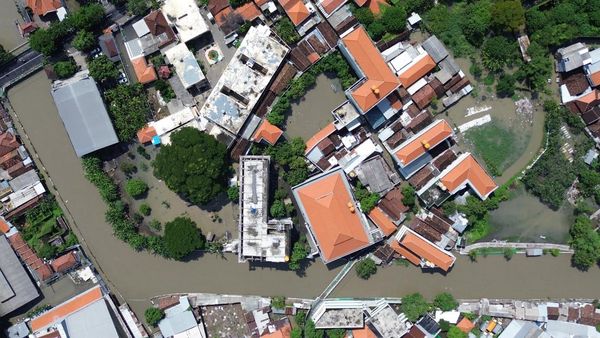 Banjir Lumpuhkan Sejumlah Ruas Jalan di Sidoarjo Usai Hujan Lebat