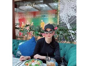 Momen Seru Kulineran Christy Jusung, Cicip Dessert hingga Salad