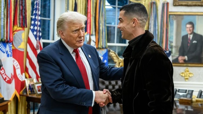 Cristiano Ronaldo bertemu Presiden Amerika Serikat, Donald Trump, di Gedung Putih, Washington DC, pada pertemuan yang berlangsung Rabu 19 November 2025.