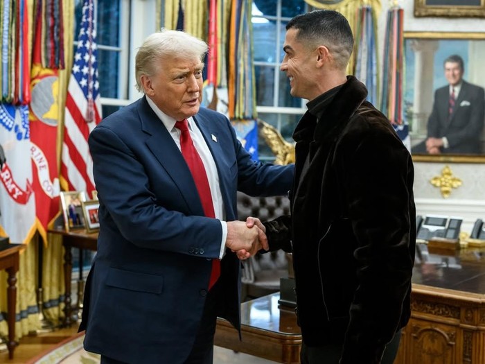 Cristiano Ronaldo bertemu Presiden Amerika Serikat, Donald Trump, di Gedung Putih, Washington DC, pada pertemuan yang berlangsung Rabu 19 November 2025.